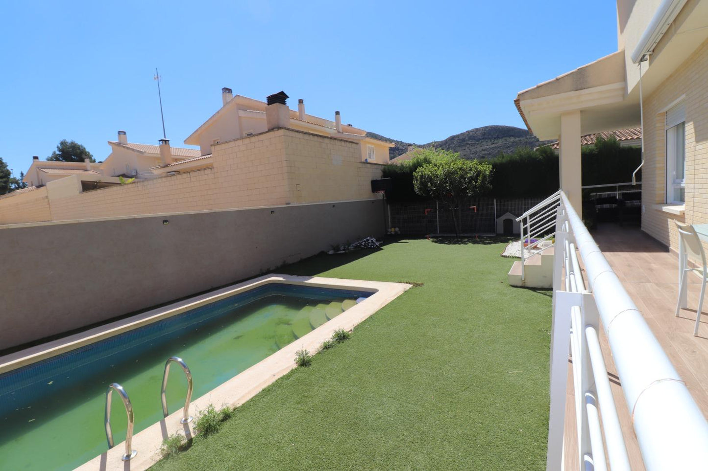 Chalet en Avd. De Ronda, Elda